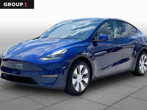 Used 2024 Tesla Model Y Long Range AWD/4WD image 1