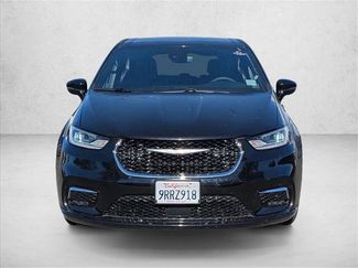 Used 2025 Chrysler Pacifica Select video 2
