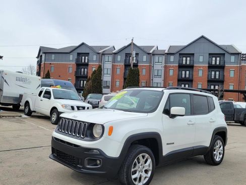 Used 2017 Jeep Renegade Latitude w/ Cold Weather Group image 2