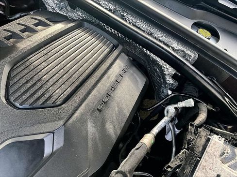 Certified 2023 Porsche Macan AWD/4WD image 34
