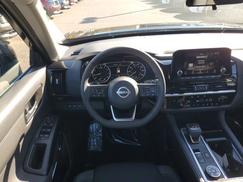 New 2025 Nissan Pathfinder SV image 12