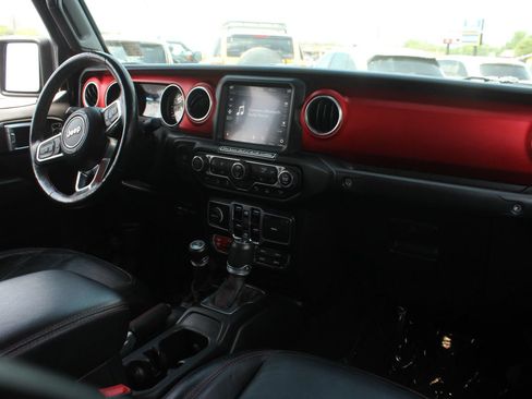 Used 2020 Jeep Gladiator Rubicon AWD/4WD image 22