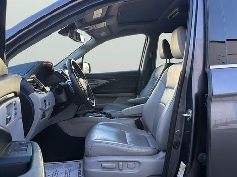 Used 2018 Honda Pilot Touring image 12