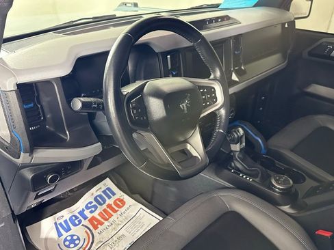 Used 2022 Ford Bronco Black Diamond image 17