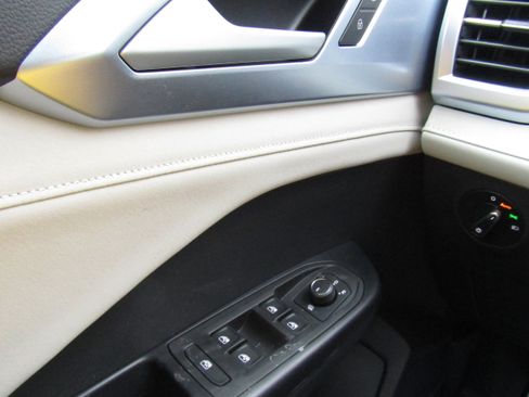 New 2026 Volkswagen Taos SE image 25