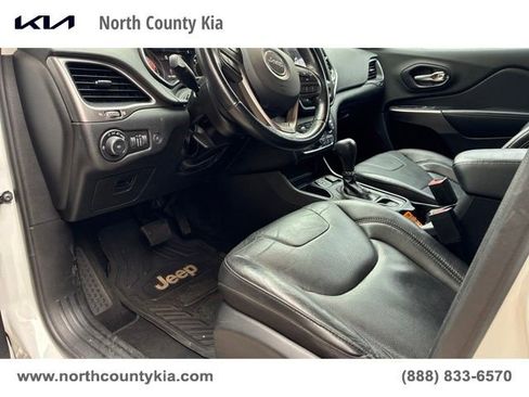 Used 2021 Jeep Cherokee Latitude Lux w/ Comfort/Convenience Group FWD image 1