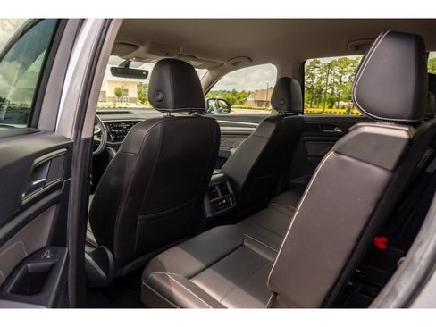 Used 2023 Volkswagen Atlas SE w/ Black Wheel Package FWD image 12