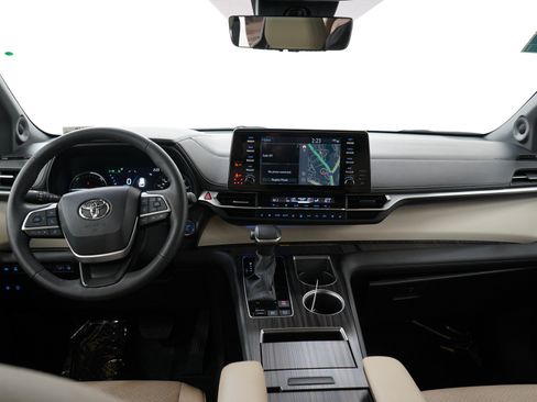 Used 2024 Toyota Sienna Limited AWD/4WD image 18
