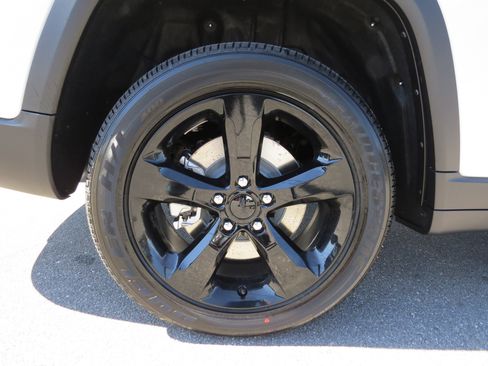 New 2025 Jeep Grand Cherokee L Altitude image 11