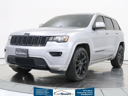 Used 2020 Jeep Grand Cherokee Altitude RWD image 1