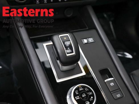 Used 2023 Mitsubishi Outlander SE image 13