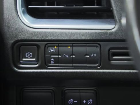 Used 2021 GMC Yukon SLT w/ SLT Premium Package image 29