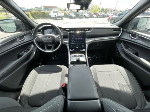 New 2025 Jeep Grand Cherokee Laredo w/ Luxury Tech Group I image 12