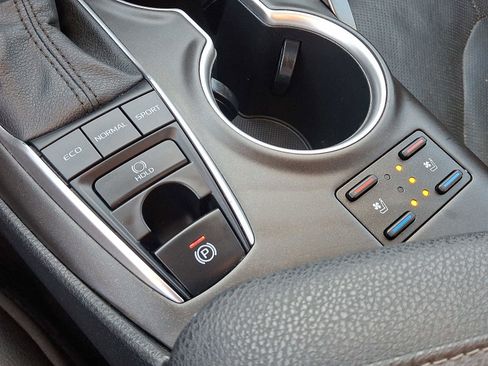 Used 2021 Toyota Camry XLE w/ Navigation Package image 25