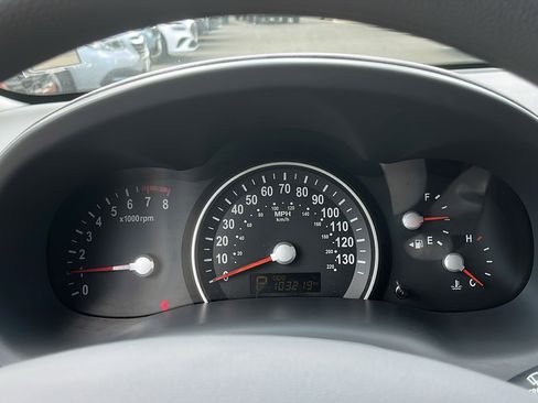 Used 2012 Kia Sedona LX image 15