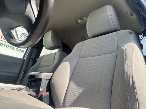 Used 2019 Toyota Tacoma SR5 w/ SR5 Appearance Package (SM) image 8