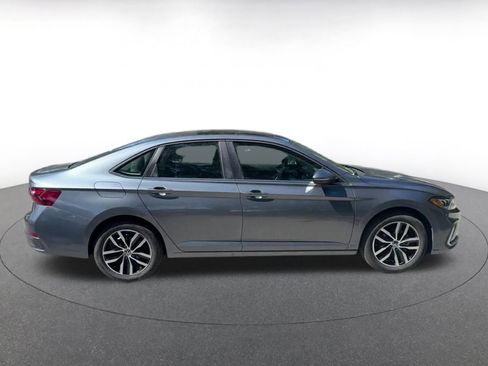 Used 2025 Volkswagen Jetta SE image 16