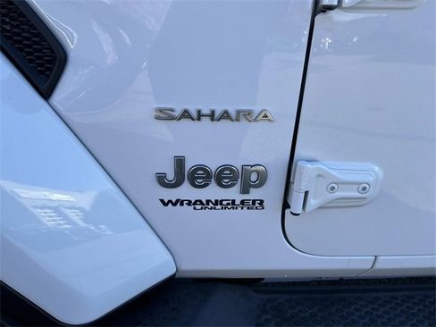 Used 2018 Jeep Wrangler Unlimited Sahara image 11