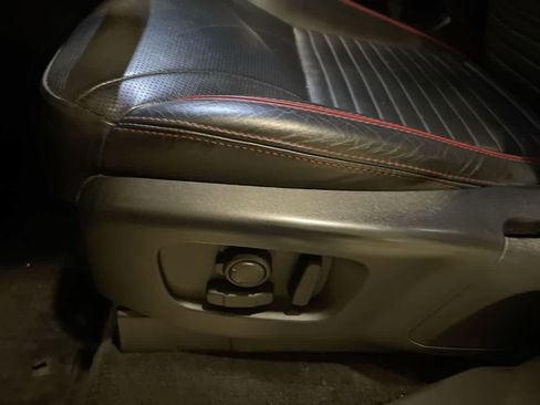 Used 2020 Land Rover Discovery HSE image 12