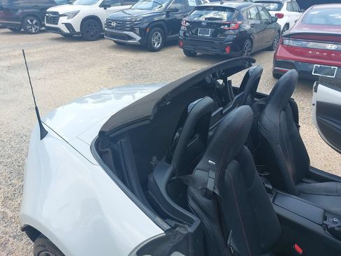 Used 2019 MAZDA MX-5 Miata Grand Touring w/ GT-S Package RWD image 12
