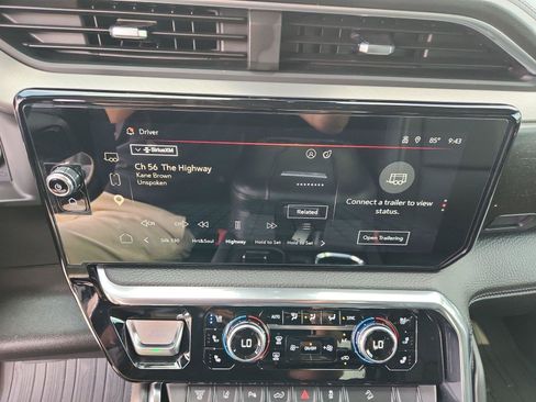 Used 2024 GMC Sierra 2500 Denali w/ Denali Reserve Package AWD/4WD image 13