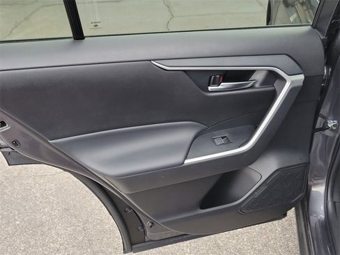 Used 2022 Toyota RAV4 XLE image 9