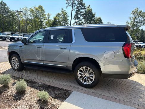 Used 2023 GMC Yukon XL SLT w/ SLT Luxury Package AWD/4WD image 4