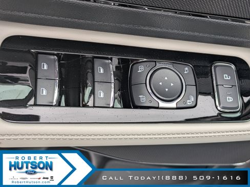 New 2026 Lincoln Aviator 2WD w/ Jet Appearance Package image 17