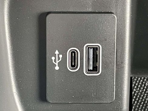 Used 2025 Ford F150 Lightning XLT image 23