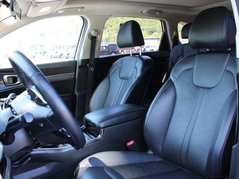 Used 2025 Kia Sorento S w/ Panoramic Sunroof Package FWD image 14