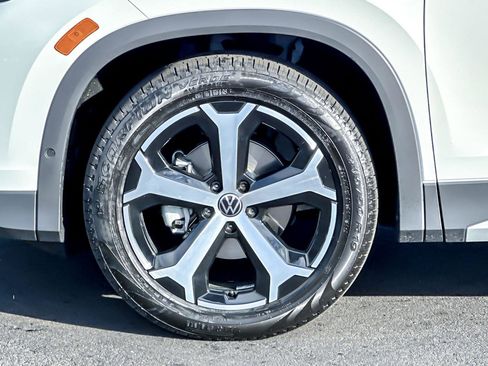 New 2026 Volkswagen Tiguan SE image 24