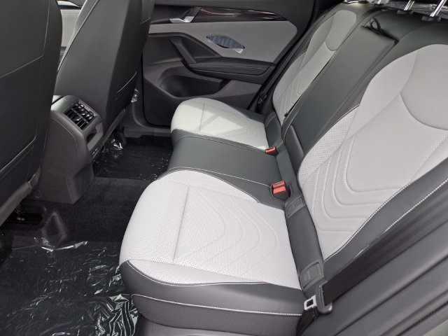 New 2026 Volkswagen Tiguan SE R-Line FWD image 8