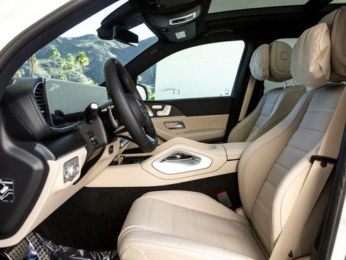 New 2025 Mercedes-Benz GLS 580 4MATIC image 16