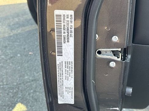 Used 2023 Chrysler 300 S image 32