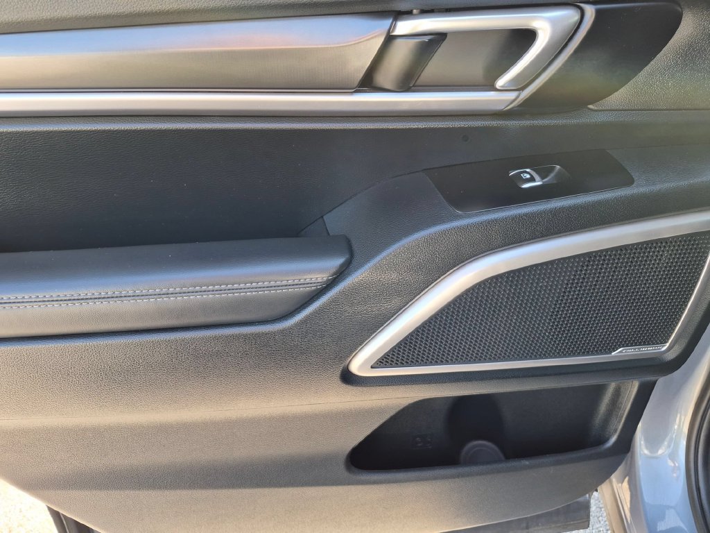 Used 2025 Kia Telluride S FWD image 26