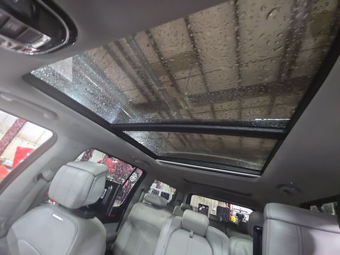 Used 2023 Jeep Grand Wagoneer 4WD w/ Flexible Seating Group image 19