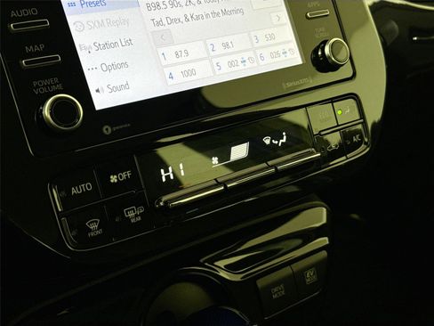 Certified 2022 Toyota Prius LE image 23