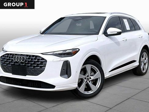 Certified 2025 Audi Q5 Premium w/ Convenience Package image 1