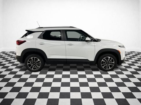 Certified 2025 Chevrolet TrailBlazer LT image 2