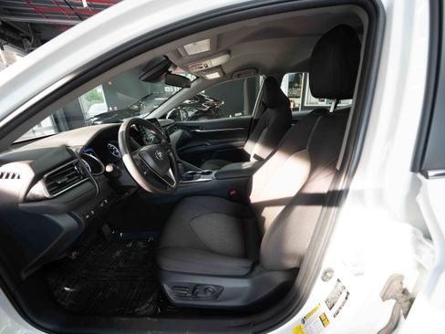 Used 2024 Toyota Camry LE image 9