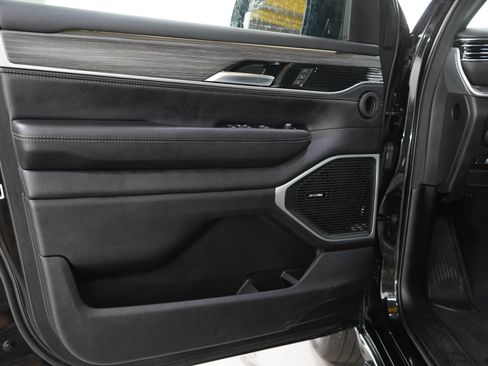 Used 2024 Jeep Wagoneer Series III AWD/4WD image 20