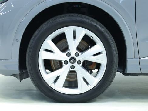 Used 2023 Audi Q4 e-tron Premium Plus w/ Premium Plus image 8