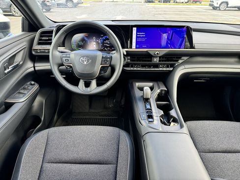 Used 2023 Toyota Crown XLE image 4