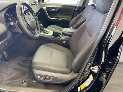 Used 2025 Toyota RAV4 XLE image 17