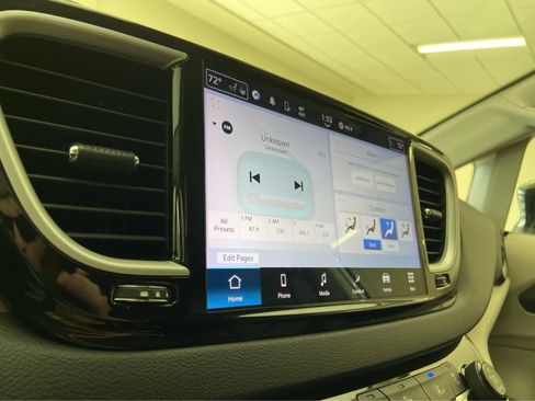 Used 2024 Chrysler Pacifica Touring-L FWD image 27
