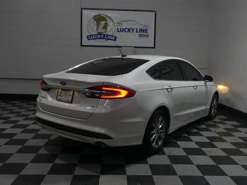 Used 2017 Ford Fusion SE w/ Fusion SE Technology Package image 10