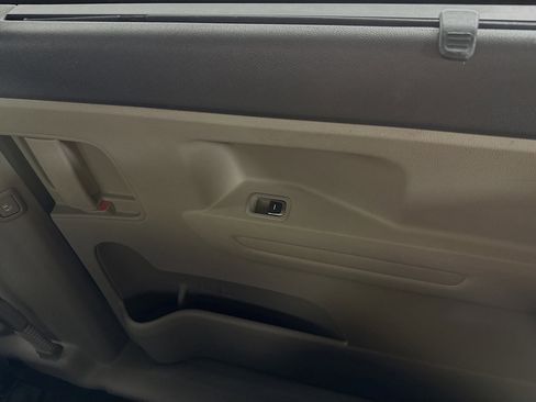 Used 2018 Kia Sedona LX w/ LX Essentials Premium Package FWD image 27