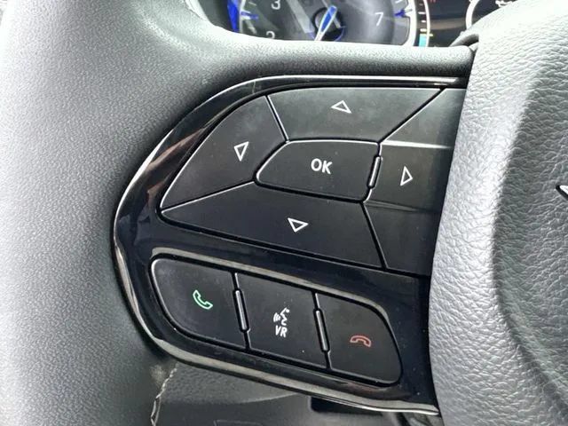 Used 2025 Chrysler Pacifica Limited FWD image 36