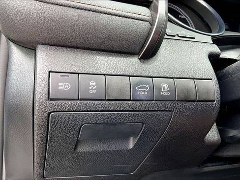 Used 2020 Toyota Camry XLE w/ Sunroof Package FWD image 32