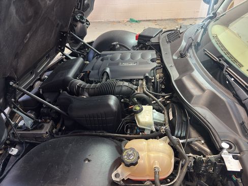 Used 2006 Pontiac Solstice Convertible w/ Premium Package RWD image 25